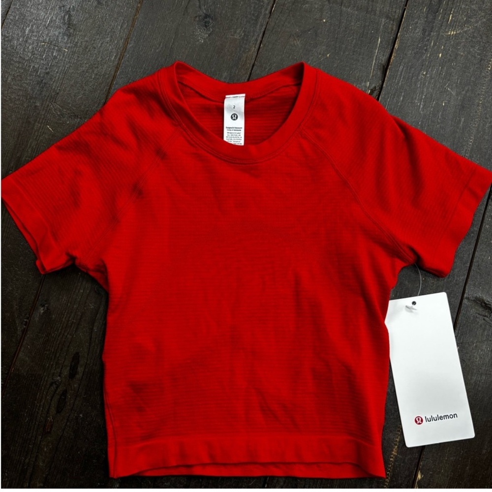 Lululemon Red Swiftly Tech Cropped Short Sleeve 2.0. Size 2. NWT